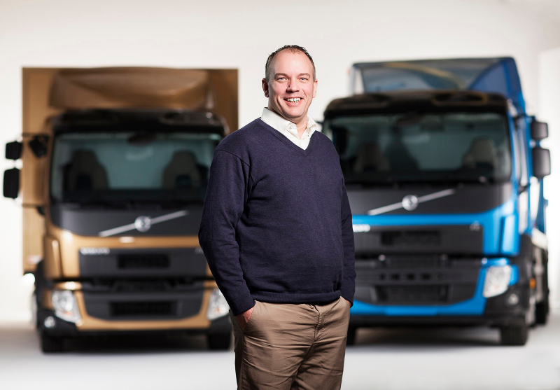 Illustration for article titled Viral Video: New Volvo FL Chased By Bulls
